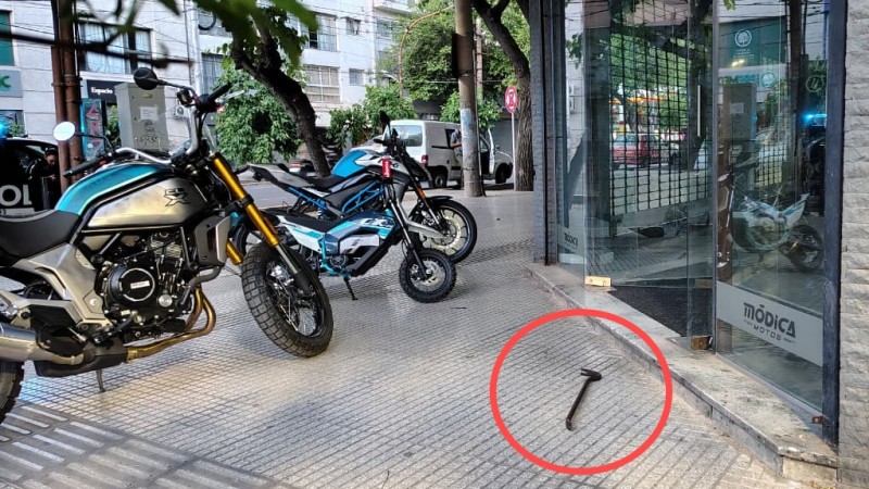 Malvivientes violaron la seguridad de una concesionaria en pleno centro mendocino